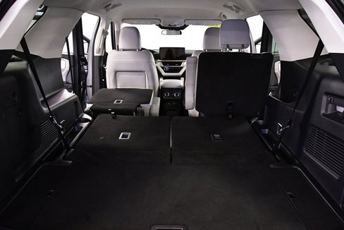 Used 2025 Ford Explorer Active w/ Active Comfort Package image 32