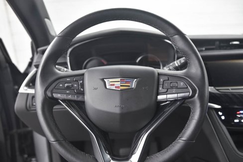 Used 2025 Cadillac XT6 Premium Luxury image 17