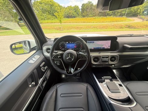 Used 2025 Mercedes-Benz G 550 image 32