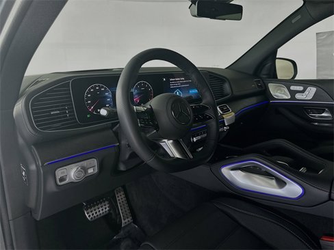 New 2026 Mercedes-Benz GLS 580 4MATIC image 9