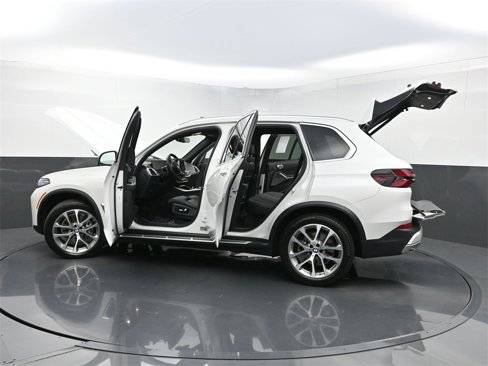 Used 2024 BMW X5 xDrive40i w/ Premium Package image 39