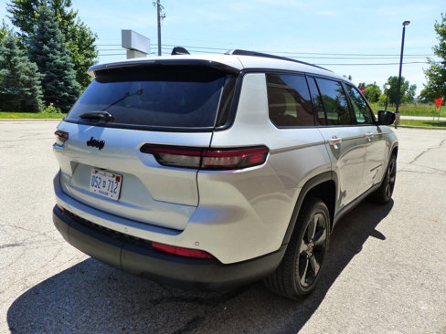 Used 2024 Jeep Grand Cherokee L Altitude image 9