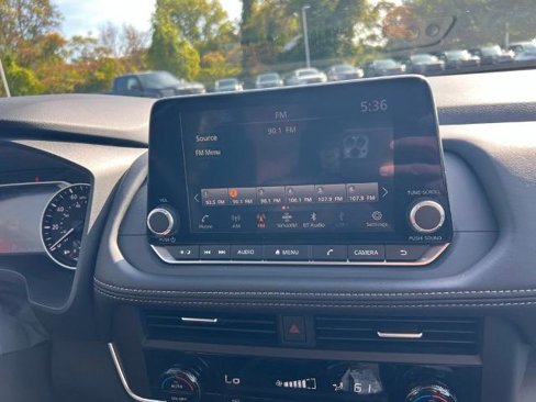 Certified 2025 Nissan Rogue SV image 24
