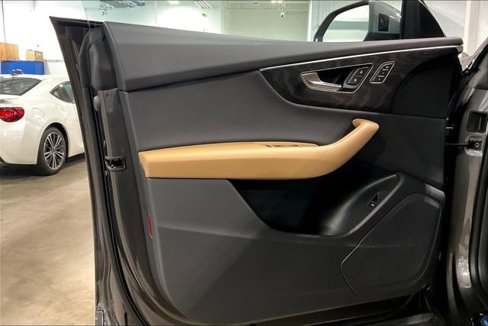 Certified 2025 Audi Q8 Premium image 23