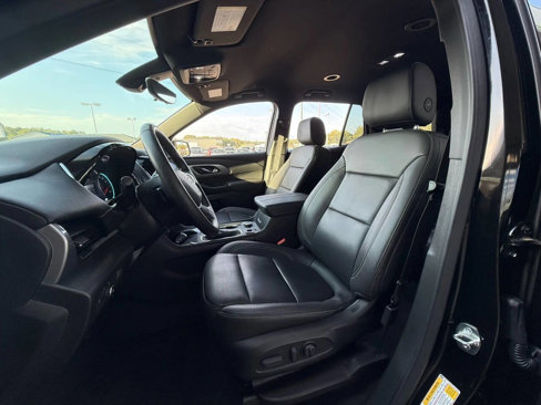 Used 2023 Chevrolet Traverse LT w/ LT Premium Package image 28