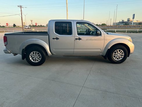 Used 2018 Nissan Frontier SV image 6