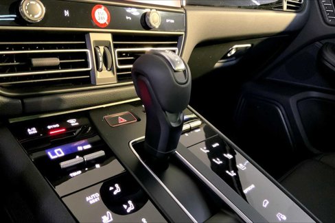 New 2026 Porsche Macan image 17