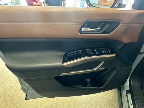 Used 2023 Nissan Pathfinder Platinum w/ Black Appearance Package image 17