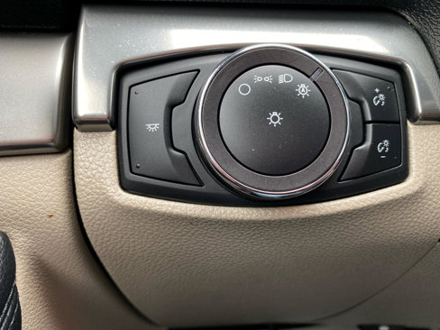 Used 2019 Ford Explorer XLT image 25