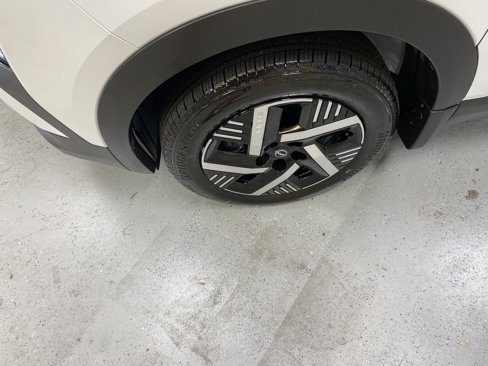 Used 2025 Nissan Kicks SV image 11