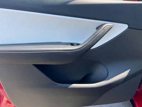Used 2021 Tesla Model Y Long Range image 10