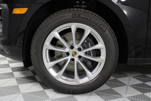 New 2026 Porsche Macan image 17
