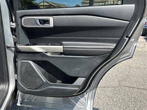Certified 2022 Ford Explorer XLT image 16