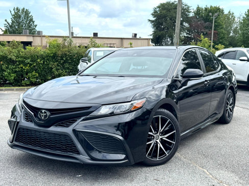 Used 2021 Toyota Camry SE image 3