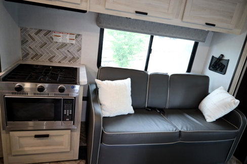 Used 2022 Ford E-450 and Econoline 450 Super Duty w/ Motorhome Prep Package image 14