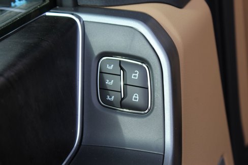 New 2025 Ford F350 Lariat w/ Lariat Ultimate Package image 16