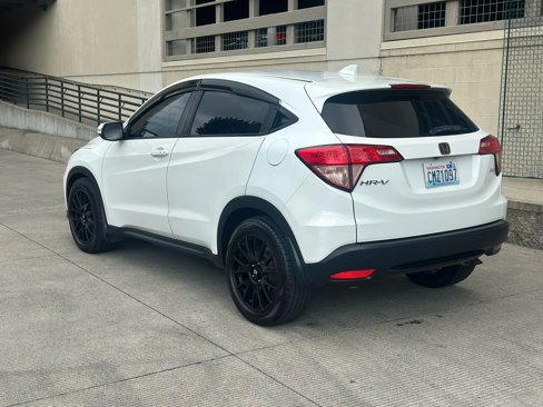 Used 2017 Honda HR-V EX image 5
