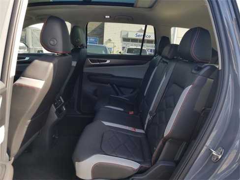 New 2025 Volkswagen Atlas Peak Edition SE image 8
