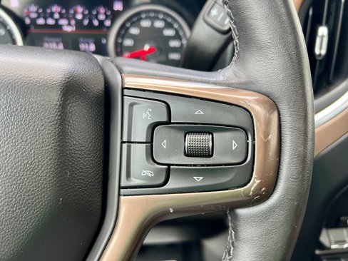 Used 2022 Chevrolet Silverado 1500 High Country w/ Technology Package image 17