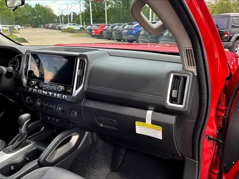 Certified 2025 Nissan Frontier SV image 13