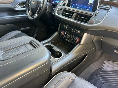 Used 2023 Chevrolet Suburban Premier image 19