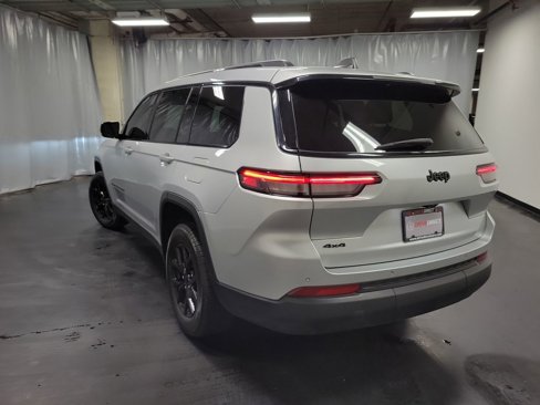Used 2024 Jeep Grand Cherokee L Laredo image 6