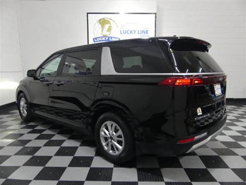 Used 2022 Kia Carnival LX image 11