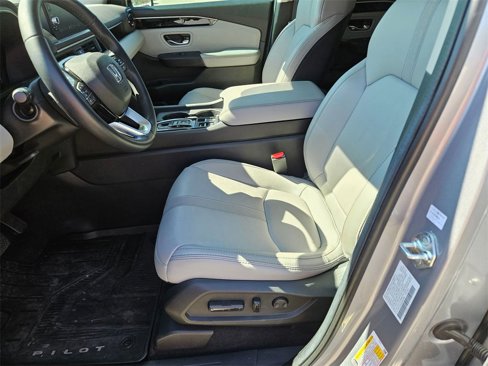 Used 2025 Honda Pilot EX-L image 16