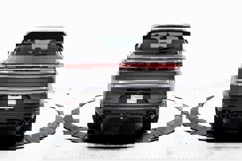 Certified 2025 Porsche Cayenne S image 6