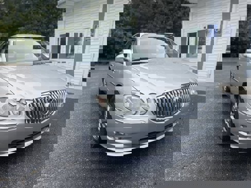 Used 2009 Buick LaCrosse CX image 2