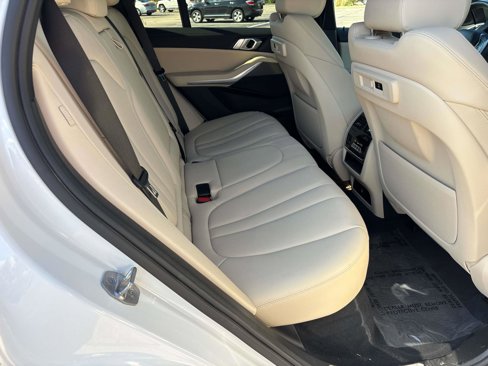 Used 2022 BMW X5 xDrive40i w/ Premium Package image 16