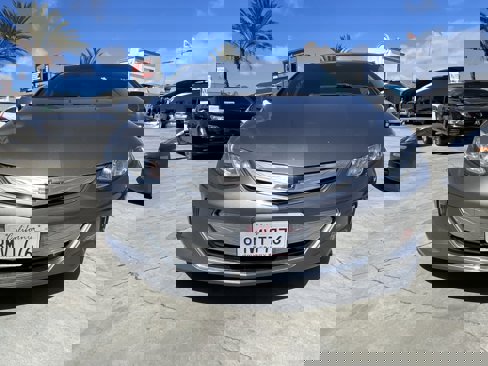 Used 2018 Chevrolet Volt LT image 2
