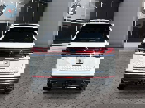 Used 2024 Volkswagen Atlas SE w/ Panoramic Sunroof Package image 4