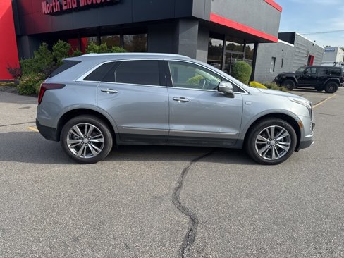 Used 2025 Cadillac XT5 Premium Luxury image 2