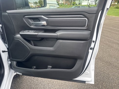 New 2026 RAM 1500 4x4 Crew Cab image 9