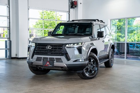 Used 2024 Lexus GX 550 image 2