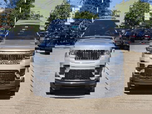 New 2025 Jeep Grand Cherokee Laredo w/ Luxury Tech Group I image 2