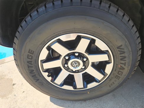 Used 2024 Toyota 4Runner TRD Off-Road image 33