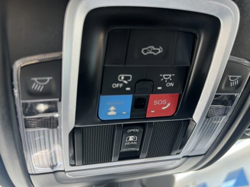 Used 2025 RAM 1500 Laramie w/ Trailer Tow Group image 32
