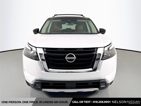New 2025 Nissan Pathfinder Platinum image 2
