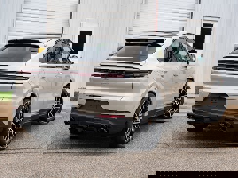 New 2025 Porsche Cayenne Coupe image 7