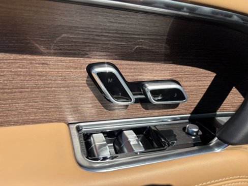 New 2025 Land Rover Range Rover Long Wheelbase SE image 11