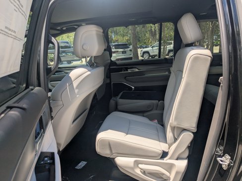 New 2025 Jeep Wagoneer L Series II image 14