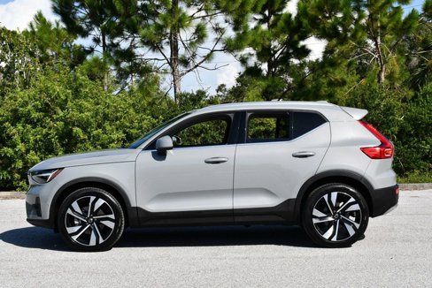 Used 2024 Volvo XC40 B5 Plus image 26