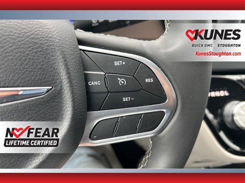 Used 2023 Chrysler Voyager LX image 25
