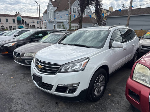 Used 2017 Chevrolet Traverse LT image 2