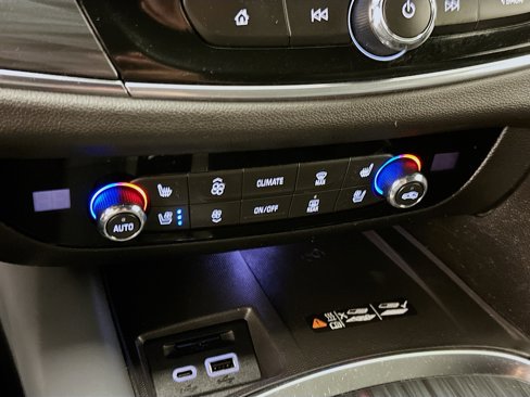 Used 2024 Buick Enclave Premium image 24