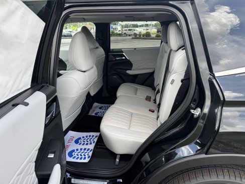 New 2025 Mitsubishi Outlander AWD image 28