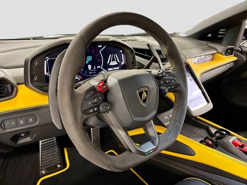 Used 2024 Lamborghini Revuelto image 10