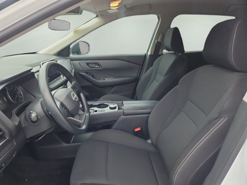 Used 2025 Nissan Rogue S image 27